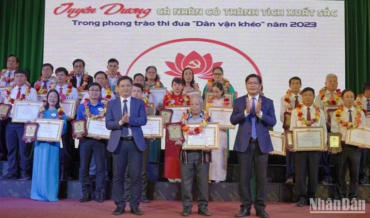 Những cá nhân tiêu biểu vinh dự được nhận Bằng khen của Ban Thường vụ Tỉnh ủy về công tác dân vận.