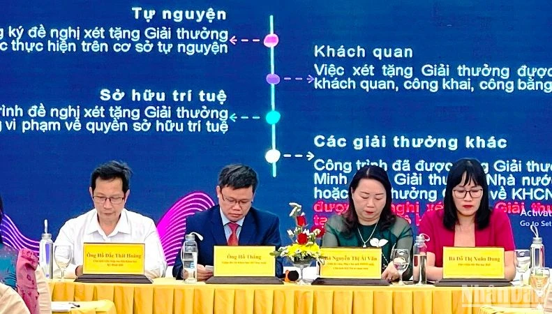 Tại buổi phát động Giải thưởng Sáng tạo nữ Cố đô Huế lần thứ I, năm 2024.