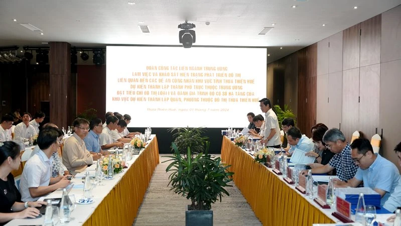 Toàn cảnh tại buổi làm việc giữa Đoàn công tác liên ngành của Trung ương và Ủy ban nhân dân tỉnh Thừa Thiên Huế.