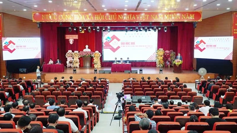 Hội thảo “Đại học Huế - 30 năm tái lập và phát triển thành Đại học Quốc gia”.