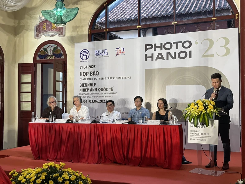 Ban tổ chức giới thiệu các hoạt động trong chuỗi sự kiện về nhiếp ảnh quốc tế tại Hà Nội.