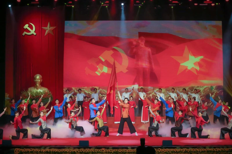 Các nghệ sĩ Nhà hát Ca múa nhạc Thăng Long sẽ đem đến công chúng nhiều tiết mục nghệ thuật đặc sắc về Đảng, Bác Hồ trong dịp nghỉ lễ sắp tới.