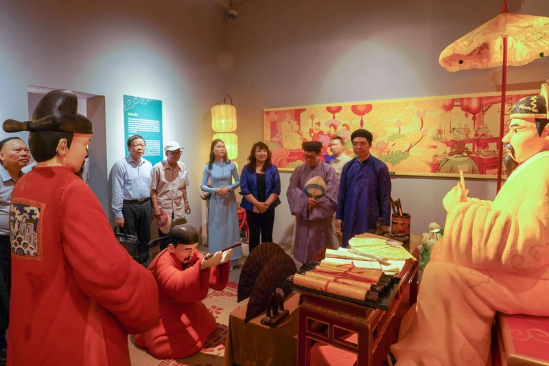 Không gian trưng bày, giới thiệu nghi lễ cung đình trong Tết Đoan Ngọ tại Hoàng thành Thăng Long xưa.