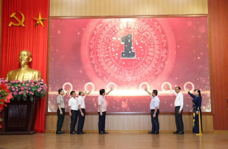Đại diện lãnh đạo Ban Tuyên giáo Thành ủy Hà Nội, Quận ủy Tây Hồ phát động cuộc thi.