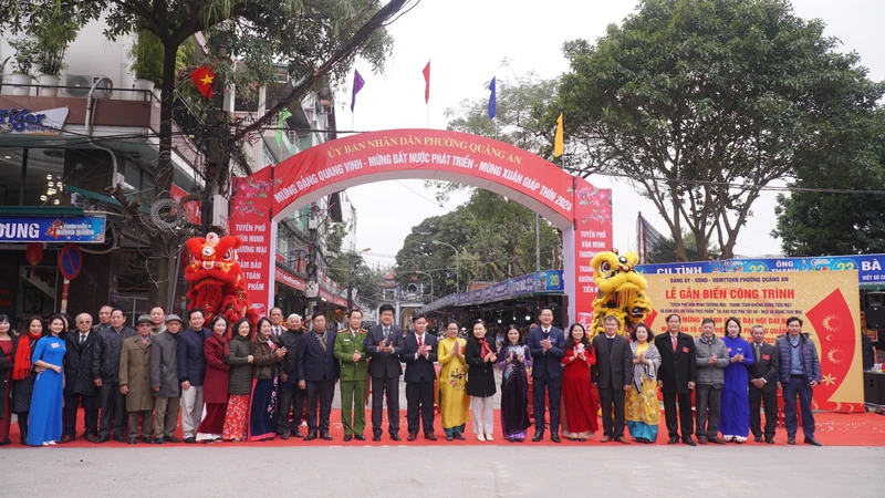 Khai trương tuyến phố văn minh thương mại – không dùng tiền mặt tại khu vực phủ Tây Hồ.