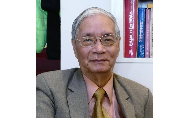 Nhà văn Phan Hồng Giang. (Ảnh NGUYỄN ÐÌNH TOÁN) 