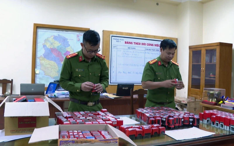 Tang vật vụ án mua bán trái phép hóa đơn do Công an tỉnh Phú Thọ triệt phá. 