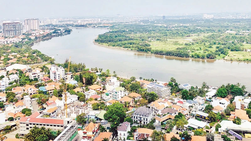 Ðô thị nhìn ra sông Sài Gòn. 