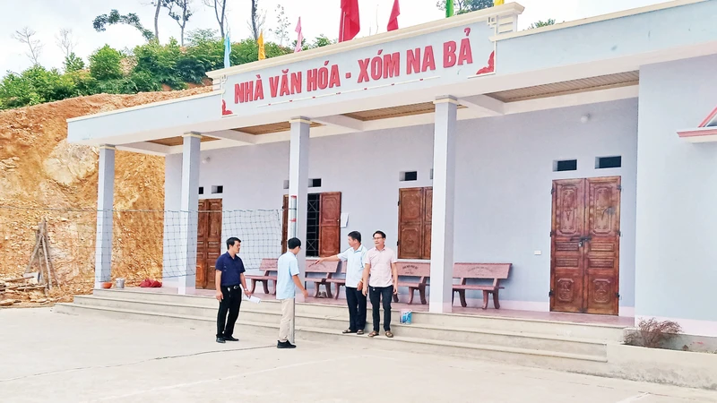 Nhà văn hoá xóm Na Bả, xã Phương Giao, huyện Võ Nhai được xây dựng với phương châm "Nhà nước và nhân dân cùng làm". 