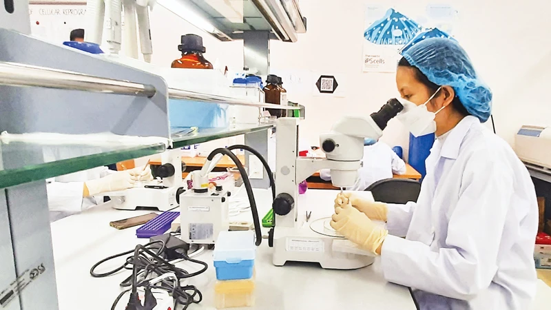 Hoạt động nghiên cứu khoa học tại Ðại học Quốc gia thành phố Hồ Chí Minh. 