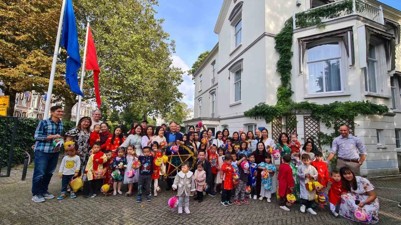 Hội người Việt Nam tại Hà Lan tổ chức Tết Trung thu cho thiếu nhi. (Ảnh Đại sứ quán Việt Nam tại Hà Lan) 