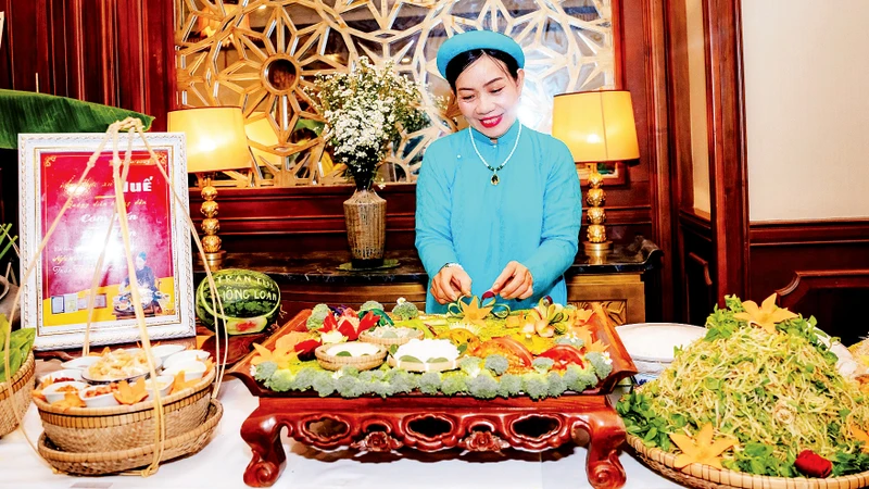 Sắc màu ẩm thực Huế tại Lễ công bố món ẩm thực tiêu biểu của tỉnh. 