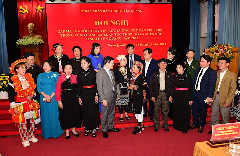Lãnh đạo tỉnh Tuyên Quang gặp mặt, biểu dương người có uy tín là đồng bào dân tộc thiểu số trong tỉnh năm 2023.