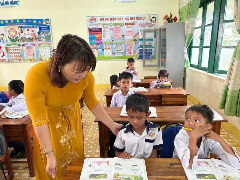 Giờ dạy tiếng Việt của Trường Tiểu học- Trung học cơ sở Ea Bia huyện Sông Hinh