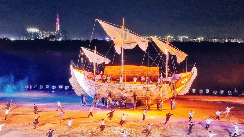 Tiết mục trong chương trình nghệ thuật “Chuyến tàu huyền thoại” tại đêm khai mạc lễ hội. 