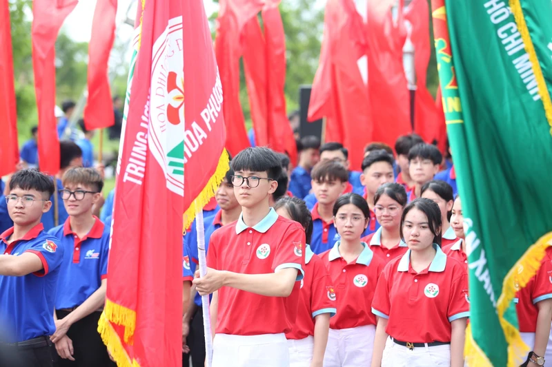 Các đội hình tình nguyện ra quân, khởi động Chiến dịch Thanh niên tình nguyện hè năm 2024 tại huyện Thủy Nguyên (Hải Phòng). 