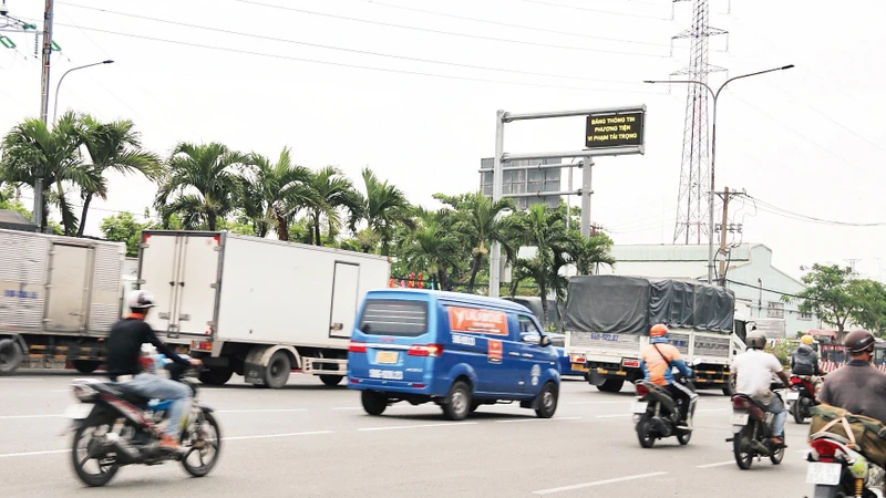 Bảng thông tin những phương tiện quá tải sau khi qua trạm cân tự động. 