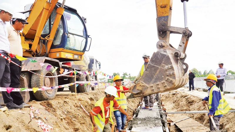 Thi công một công trình sử dụng vốn đầu tư công ở thành phố Biên Hòa, tỉnh Đồng Nai. 