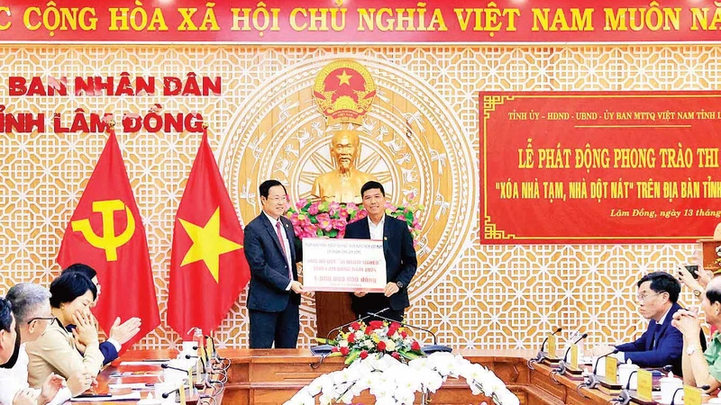 Lễ phát động phong trào thi đua xóa nhà tạm, nhà dột nát trên địa bàn tỉnh Lâm Đồng.