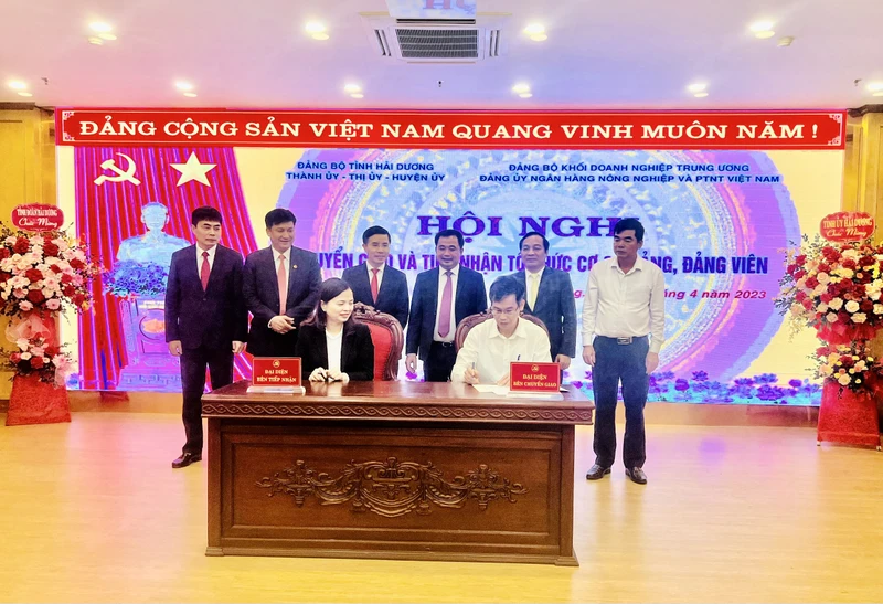 Lễ chuyển giao và tiếp nhận tổ chức cơ sở Đảng, Đảng viên trên địa bàn tỉnh Hải Dương.