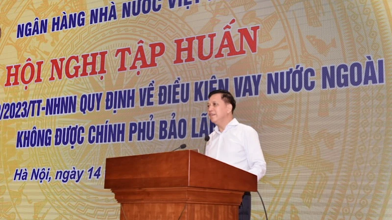 Vụ Trưởng Vụ Quản lý ngoại hối Đào Xuân Tuấn phát biểu tại Hội nghị.