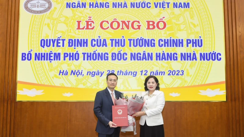 Công bố Quyết định của Thủ tướng Chính phủ bổ nhiệm Phó Thống đốc Ngân hàng Nhà nước.