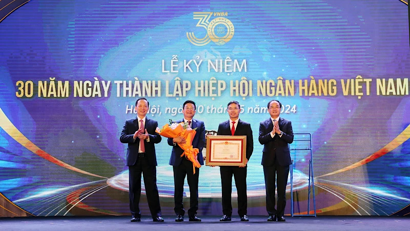 Hiệp hội Ngân hàng Việt Nam kỷ niệm 30 năm thành lập và đón nhận Bằng khen của Thủ tướng Chính phủ.