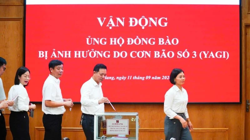 Cán bộ, người lao động Agribank toàn hệ thống quyên góp ủng hộ khắc phục hậu quả cơn bão số 3.