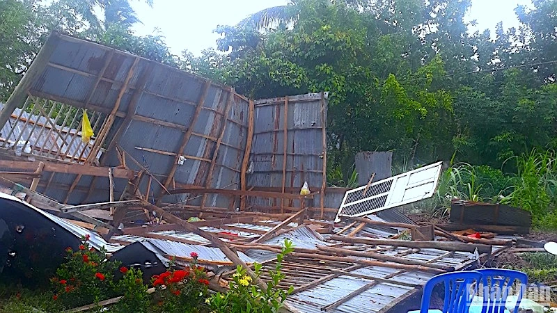 Mưa to kèm dông lốc trong ngày 30/7 gây hư hỏng nhiều nhà dân ở các vùng nông thôn tỉnh Cà Mau