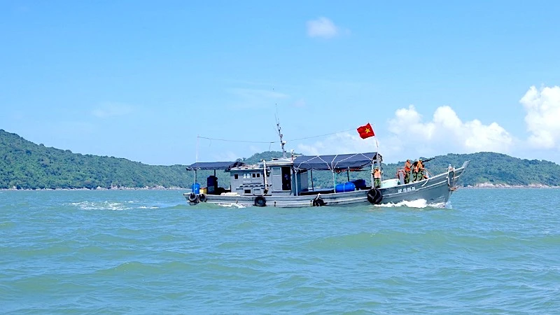 Bộ đội Biên phòng Cà Mau thường xuyên tổ chức tuần tra, cứu hộ ngư dân gặp nạn trong quá trình khai thác biển. (Ảnh: LÊ KHOA)