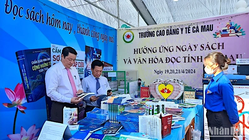 Ngày Sách và Văn hoá đọc tại Cà Mau là dịp để tôn vinh người đọc, người sáng tác, xuất bản…, và những cá nhân có những đóng góp cho phát triển văn hóa đọc trong cộng đồng.