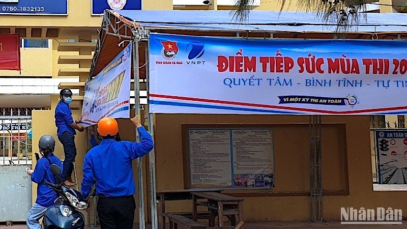 Một điểm “tiếp sức mùa thi” tại nội ô thành phố Cà Mau.