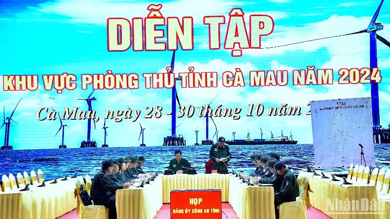 Họp nắm tình hình, chỉ đạo chuyển địa bàn từ thời bình sang thời chiến tại buổi diễn tập.