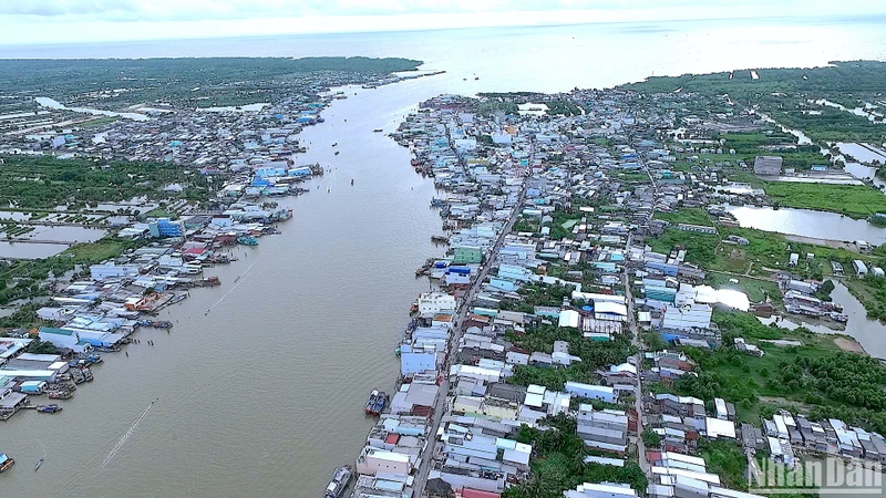 Một góc cửa biển Sông Đốc (huyện Trần Văn Thời), nơi từng là bến chuyên chở lực lượng tập kết ra bắc cách đây 70 năm tại Cà Mau. 