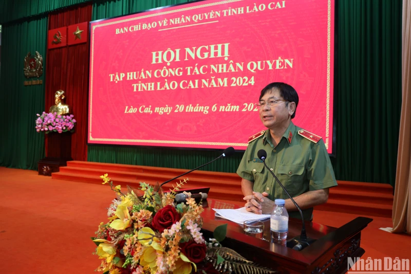 Thiếu tướng Nguyễn Văn Kỷ, Phó Chánh văn phòng Thường trực Ban Chỉ đạo Nhân quyền Chính phủ phát biểu tại hội nghị. (Ảnh: Ban Tổ chức)