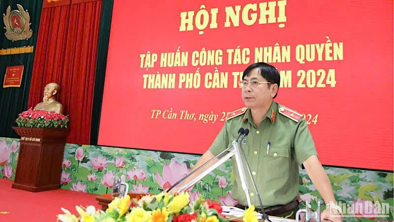 Thiếu tướng Nguyễn Văn Kỷ, Phó Chánh Văn phòng Thường trực về Nhân quyền phát biểu tại Hội nghị. (Ảnh: Ban tổ chức)