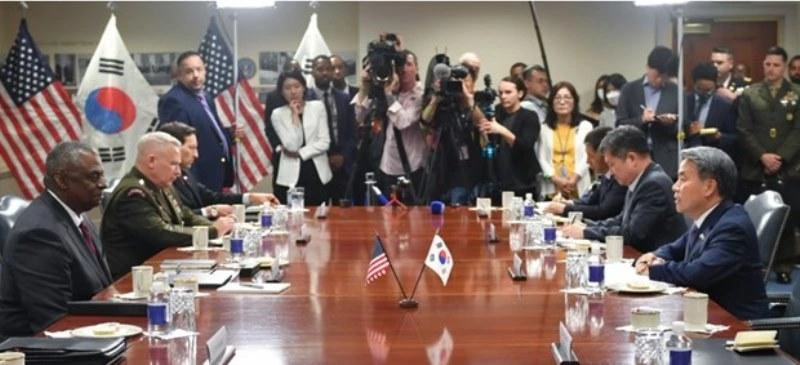 Quang cảnh cuộc hội đàm giữa Bộ trưởng Quốc phòng Mỹ Lloyd Austin và người đồng cấp Hàn Quốc Lee Jong-sup. (Nguồn: koreaherald.com).