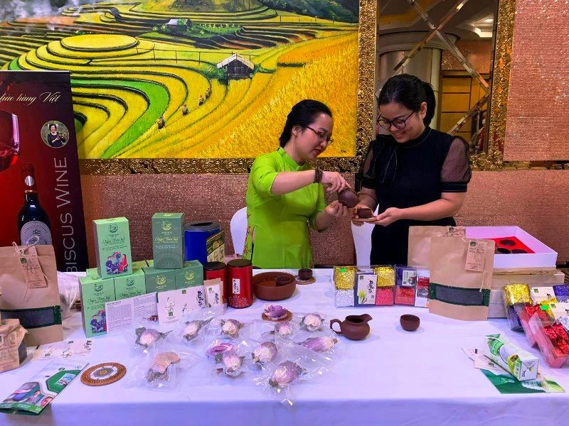 Một gian hàng trưng bày sản phẩm tại hội thảo và kết nối kinh doanh: "Xây dựng và bảo hộ nhãn hiệu nhằm phát triển thương hiệu nông sản Việt Nam”.