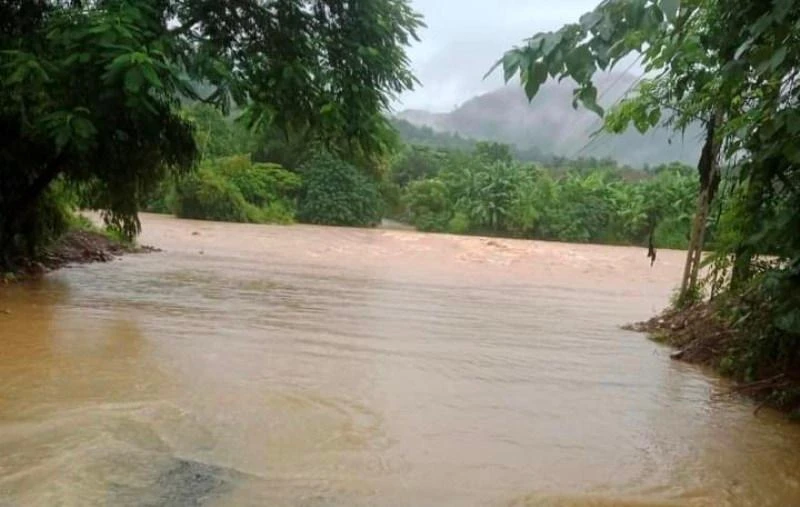 Mưa lớn ngập nhiều nơi tại địa bàn huyện Lương Sơn.