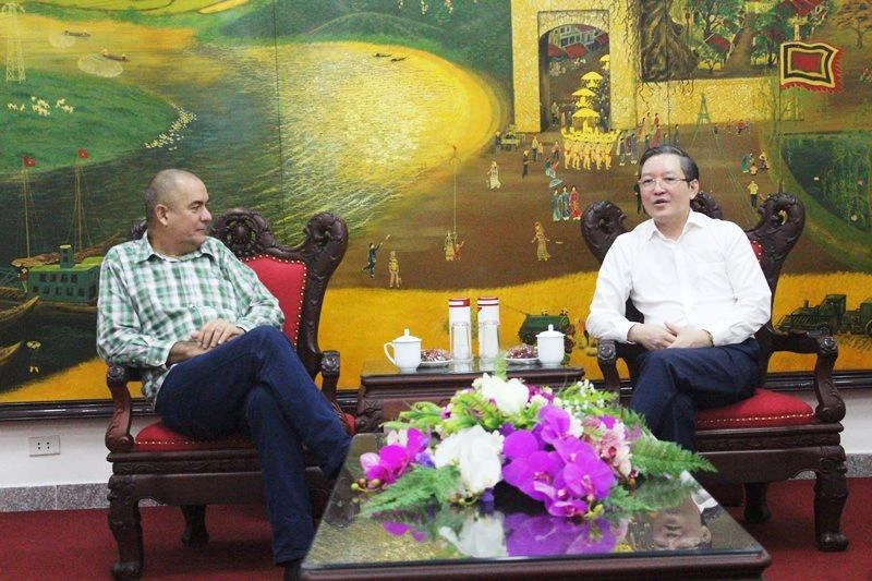 Bộ trưởng Nông nghiệp Cuba Ydael Pérez Brito và Chủ tịch Ban Chấp hành Trung ương Hội Nông dân Việt Nam Lương Quốc Đoàn tại trụ sở cơ quan Trung ương Hội Nông dân Việt Nam.