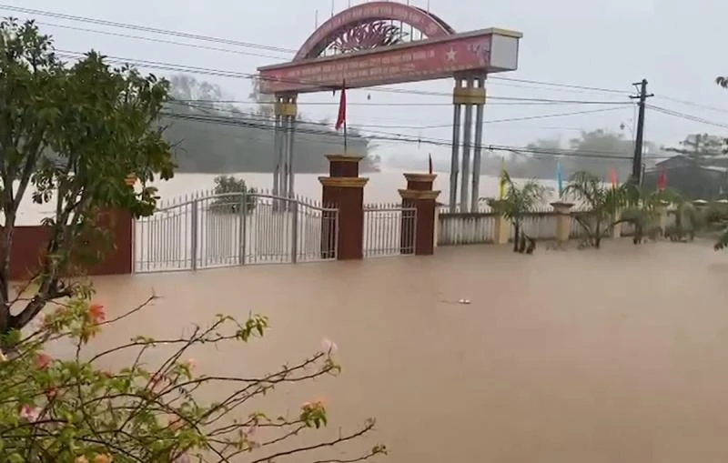 Nước lũ nhấn chìm nhiều khu dân cư ở xã Hành Dũng, Hành Nhân, huyện Nghĩa Hành (Quảng Ngãi).