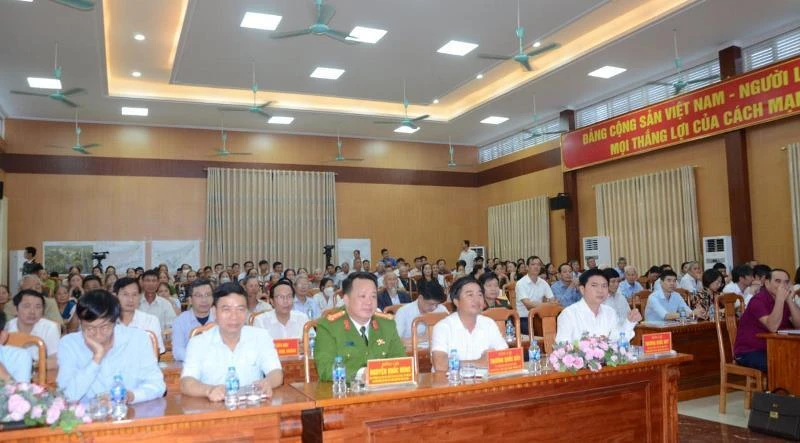 Hội nghị tiếp xúc cử tri tại xã Liêm Tuyền, thành phố Phủ Lý.