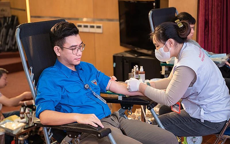 Cán bộ, công nhân viên Tập đoàn VNPT tích cực hiến máu tình nguyện tại Ngày hội.