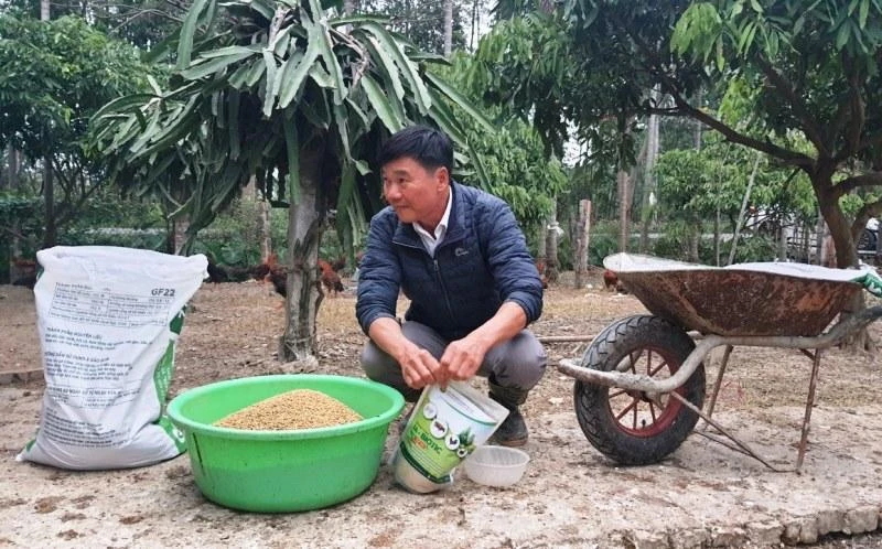 Ông Bùi Quang Cảnh khẳng định hiệu quả của chế phẩm sinh học giúp nâng cao hiệu quả chăn nuôi cải thiện môi trường.