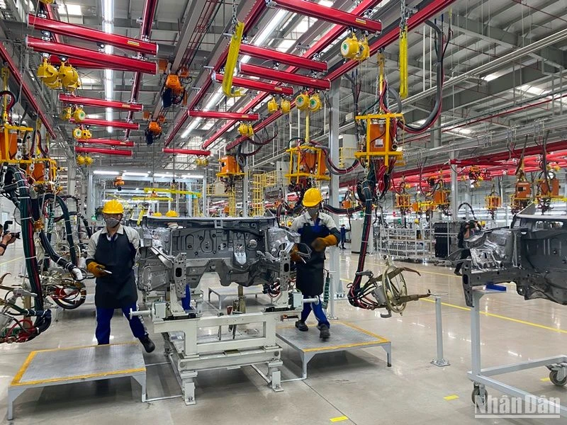 Dây chuyền sản xuất số 2 của Công ty cổ phần liên doanh ô-tô Hyundai Thành Công đã tạo nhiều việc làm cho người lao động.
