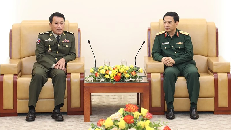 Đại tướng Phan Văn Giang tiếp Đại tướng Vong Pisen.
