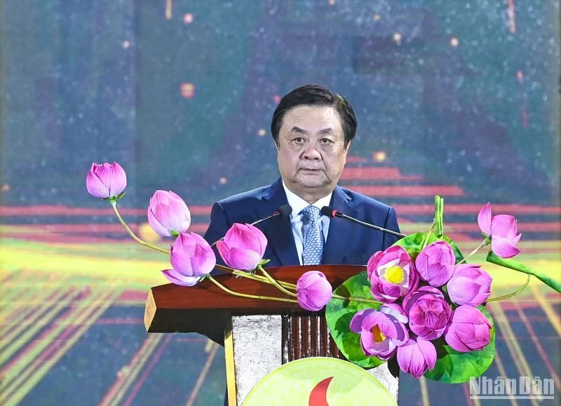 Bộ trưởng Nông nghiệp và Phát triển nông thôn Lê Minh Hoan phát biểu khai mạc Festival. (Ảnh: DUY LINH)