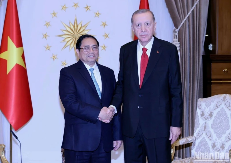 Trong khuôn khổ chuyến thăm chính thức Thổ Nhĩ Kỳ, Thủ tướng Chính phủ Phạm Minh Chính đã hội kiến Tổng thống Thổ Nhĩ Kỳ Recep Tayyip Erdogan.