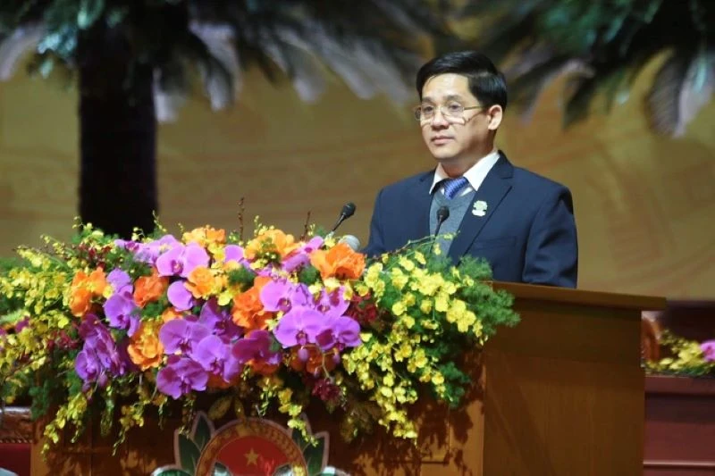 Đồng chí Phạm Tiến Nam - Phó Chủ tịch Thường trực Ban chấp hành Trung ương Hội Nông dân Việt Nam Khóa VII tuyên bố lý do, giới thiệu đại biểu và Khai mạc ngày làm việc thứ nhất của Đại hội.