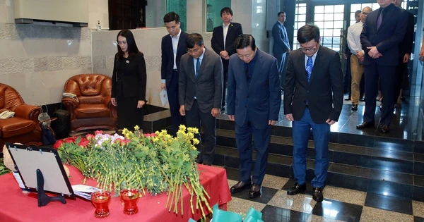 Phó Thủ tướng Trần Hồng Hà dành phút tưởng niệm các nạn nhân trong vụ tấn công khủng bố xảy ra tại Trung tâm thương mại Crocus City Hall, tỉnh Moscow, Liên bang Nga.
